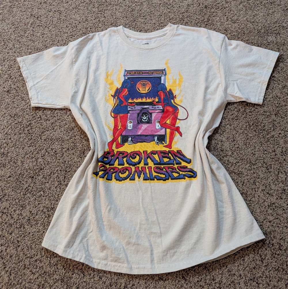 Broken Promises 2 Player Unisex Tee - Picture 4 of 8
